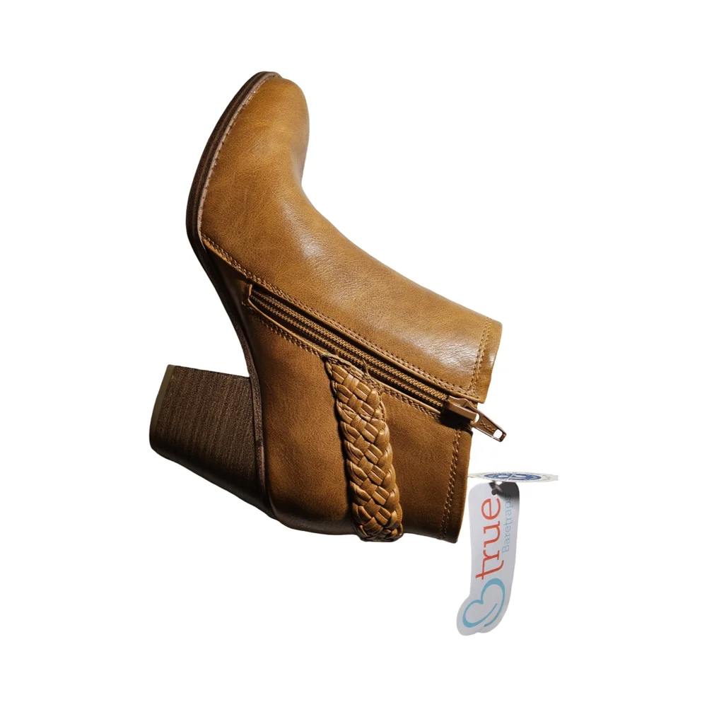NWOT Size 6.5 BareTraps Charlotte Ankle Booties with Braided Detail in Chestnut